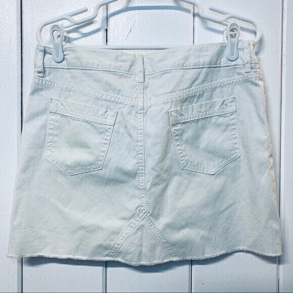 GAP Vintage Mini Denim Skirt with pockets, Size 8, White - Picture 2 of 7
